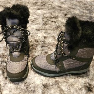 Bearpaw Women's cold weather Boots charcoal black, grey size 9